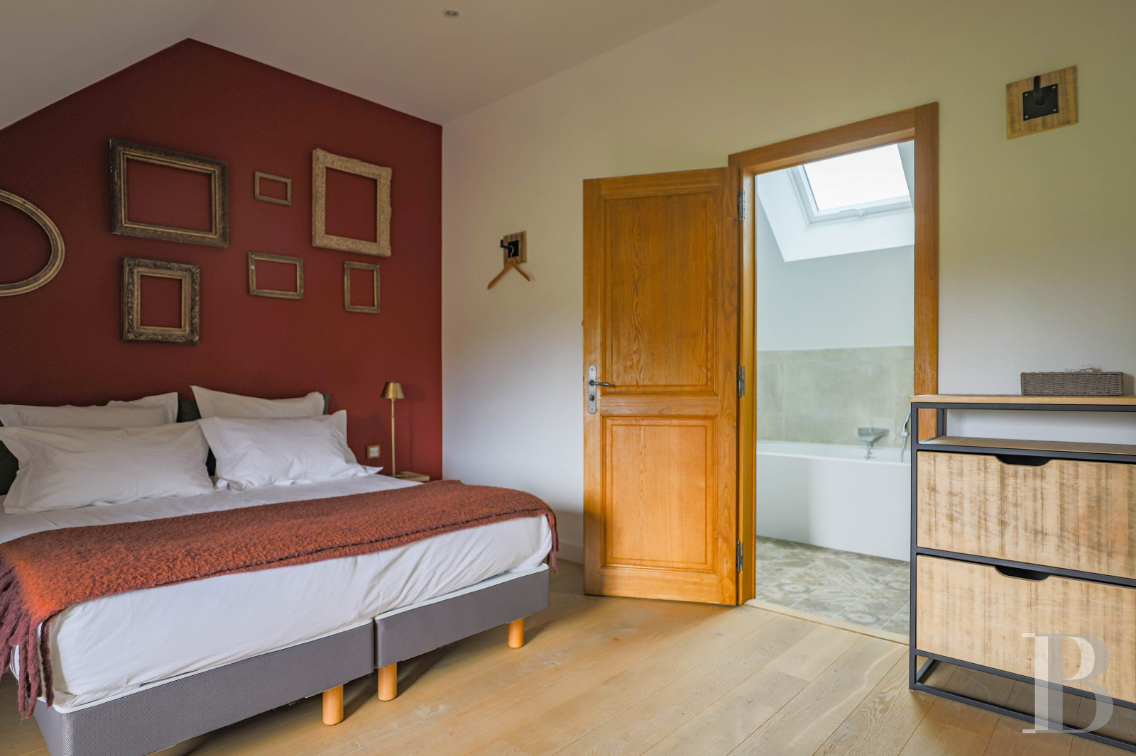 A former 18th century farmhouse with carefully renovated outbuildings on the edge of a forest in Perche - photo  n°20